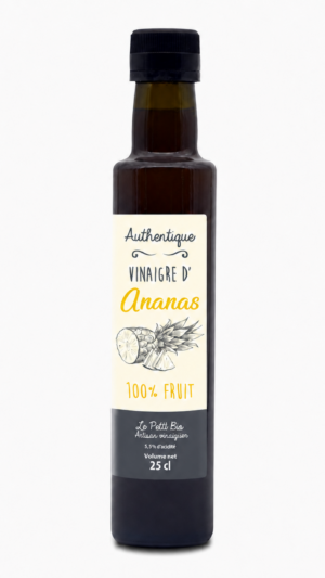 Bouteille de vinaigre d'ananas artisanal
